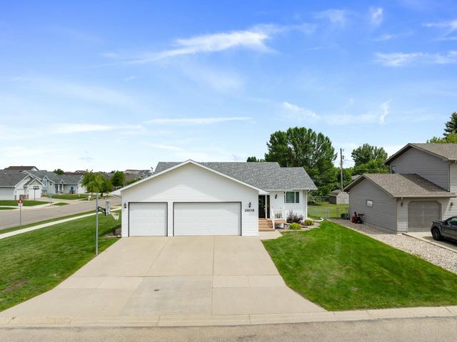 2608 Crescent Drive, Minot, ND 58703