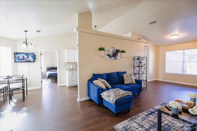 7132 Jennifer Rd, Pensacola, FL 32526