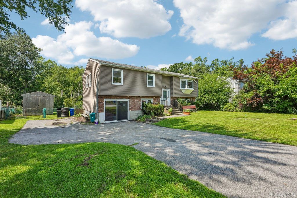 105 Vails Gate Heights Drive, New Windsor, NY 12553 — photo 2