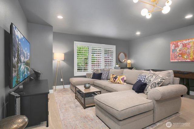 808 275th Place SE, Sammamish, WA 98075