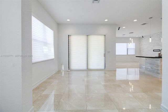 11865 SW 13th Ct, Pembroke Pines, FL 33025