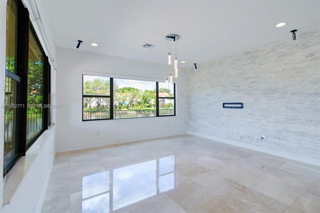 11865 SW 13th Ct, Pembroke Pines, FL 33025