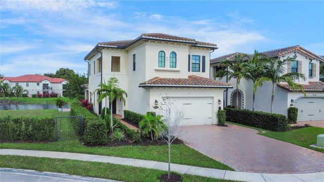 11865 SW 13th Ct, Pembroke Pines, FL 33025