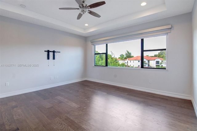 11865 SW 13th Ct, Pembroke Pines, FL 33025