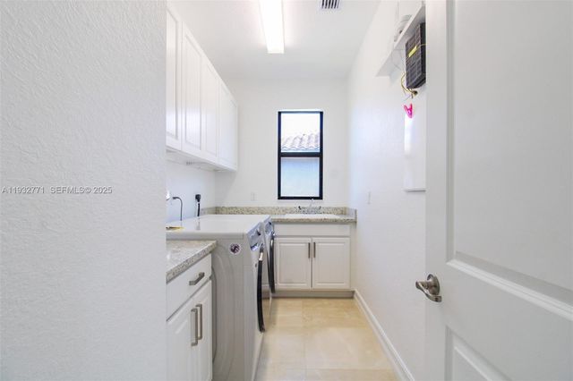 11865 SW 13th Ct, Pembroke Pines, FL 33025