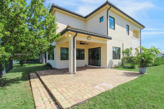 11865 SW 13th Ct, Pembroke Pines, FL 33025