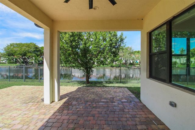 11865 SW 13th Ct, Pembroke Pines, FL 33025