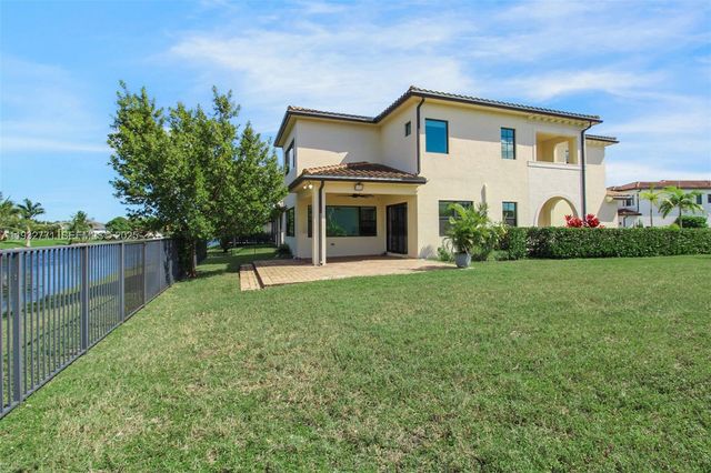 11865 SW 13th Ct, Pembroke Pines, FL 33025