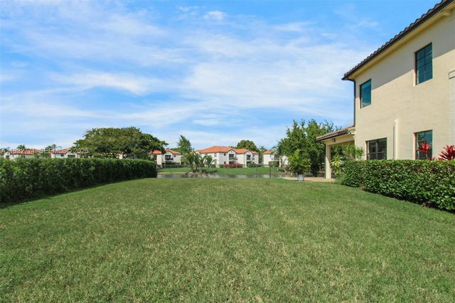 11865 SW 13th Ct, Pembroke Pines, FL 33025