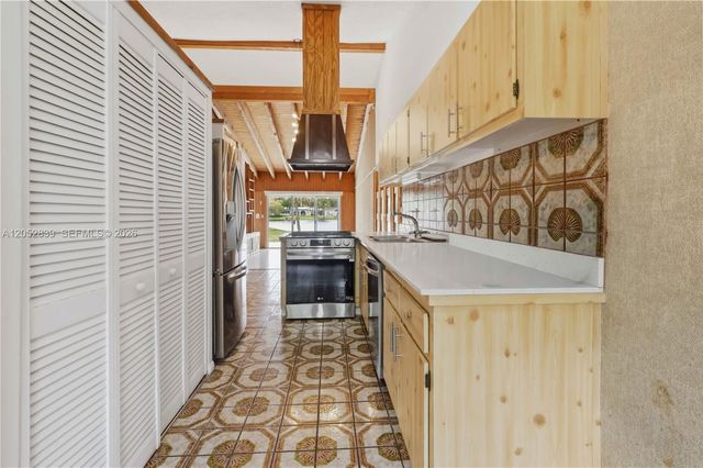 10680 Cherry Ave, Pembroke Pines, FL 33026