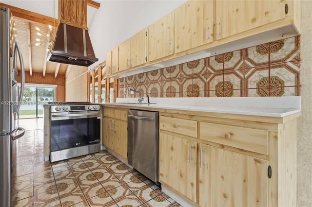 10680 Cherry Ave, Pembroke Pines, FL 33026