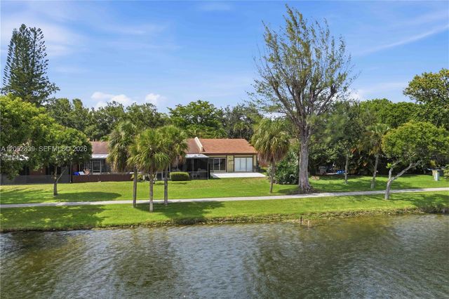10680 Cherry Ave, Pembroke Pines, FL 33026