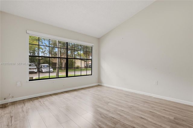 10680 Cherry Ave, Pembroke Pines, FL 33026