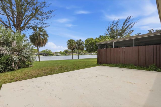 10680 Cherry Ave, Pembroke Pines, FL 33026