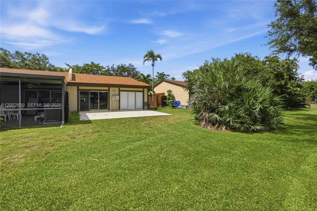 10680 Cherry Ave, Pembroke Pines, FL 33026