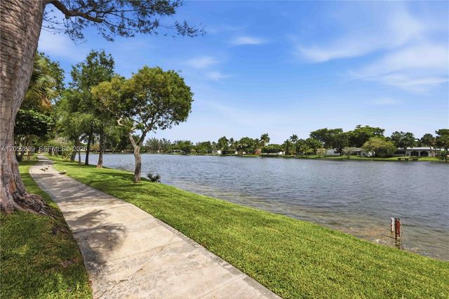 10680 Cherry Ave, Pembroke Pines, FL 33026