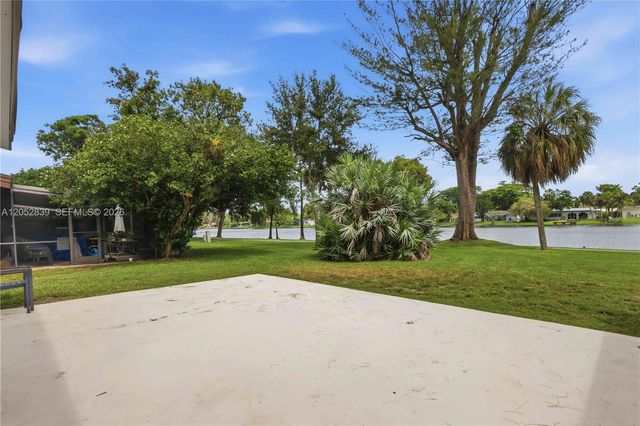 10680 Cherry Ave, Pembroke Pines, FL 33026