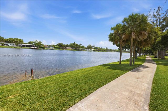 10680 Cherry Ave, Pembroke Pines, FL 33026