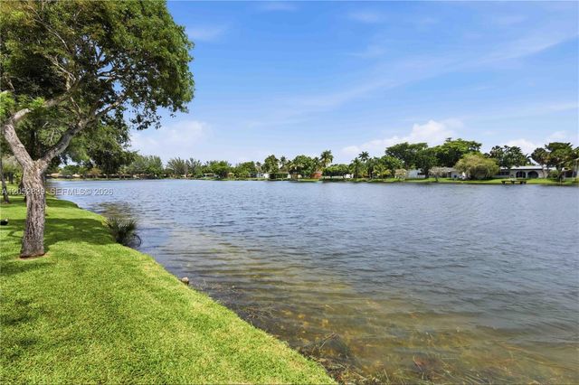 10680 Cherry Ave, Pembroke Pines, FL 33026