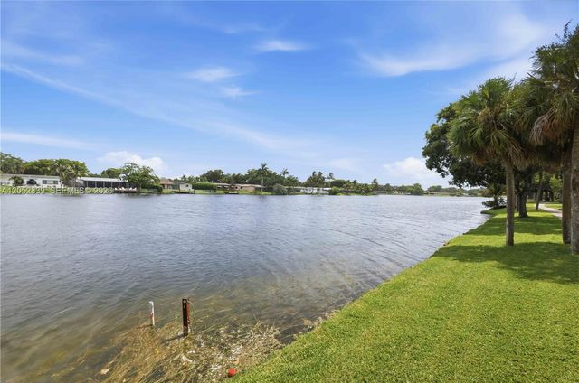 10680 Cherry Ave, Pembroke Pines, FL 33026