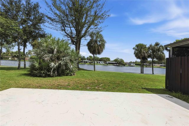 10680 Cherry Ave, Pembroke Pines, FL 33026