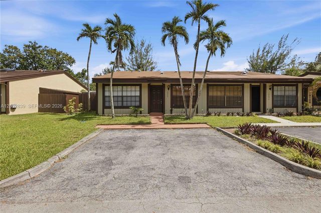 10680 Cherry Ave, Pembroke Pines, FL 33026