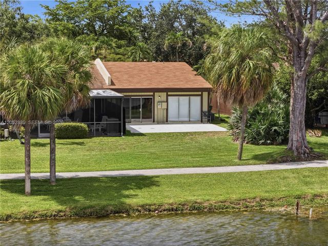 10680 Cherry Ave, Pembroke Pines, FL 33026