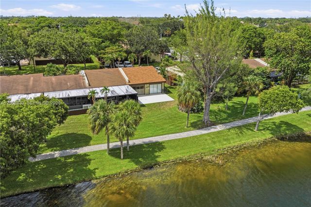 10680 Cherry Ave, Pembroke Pines, FL 33026