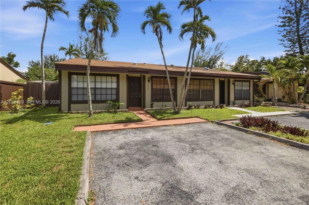 10680 Cherry Ave, Pembroke Pines, FL 33026