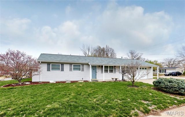 615 Central Parkway, Florissant, MO 63031