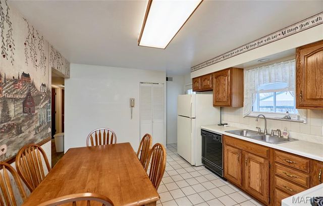 615 Central Parkway, Florissant, MO 63031