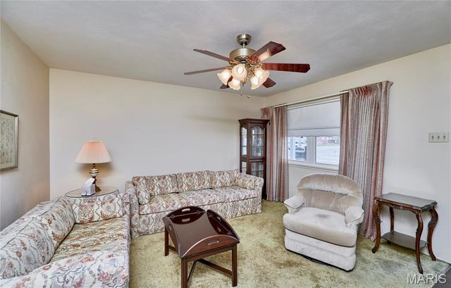 615 Central Parkway, Florissant, MO 63031