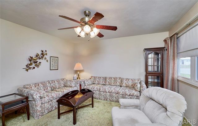 615 Central Parkway, Florissant, MO 63031