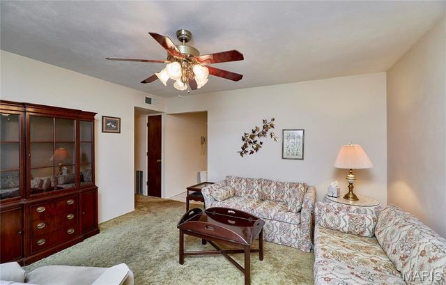 615 Central Parkway, Florissant, MO 63031