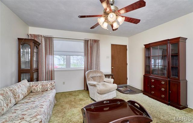 615 Central Parkway, Florissant, MO 63031