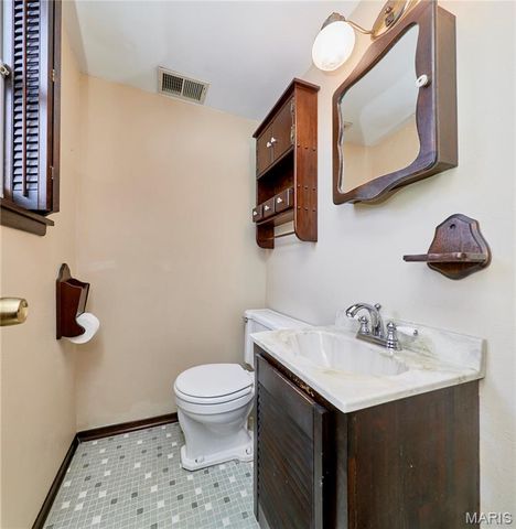 615 Central Parkway, Florissant, MO 63031