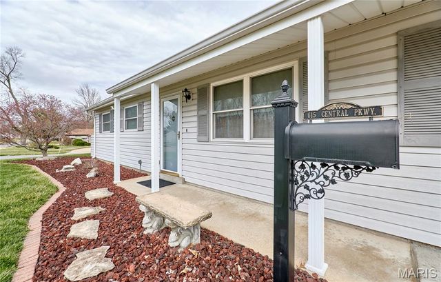 615 Central Parkway, Florissant, MO 63031