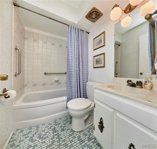 615 Central Parkway, Florissant, MO 63031