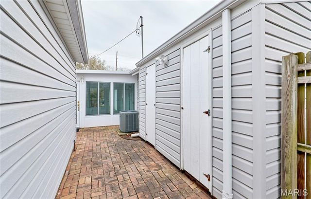 615 Central Parkway, Florissant, MO 63031