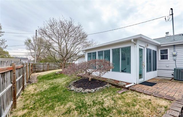 615 Central Parkway, Florissant, MO 63031