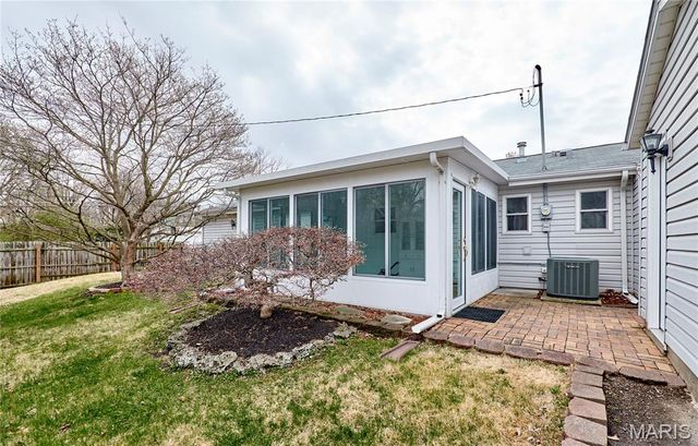 615 Central Parkway, Florissant, MO 63031