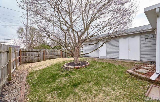 615 Central Parkway, Florissant, MO 63031