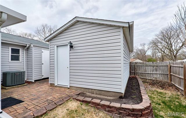 615 Central Parkway, Florissant, MO 63031