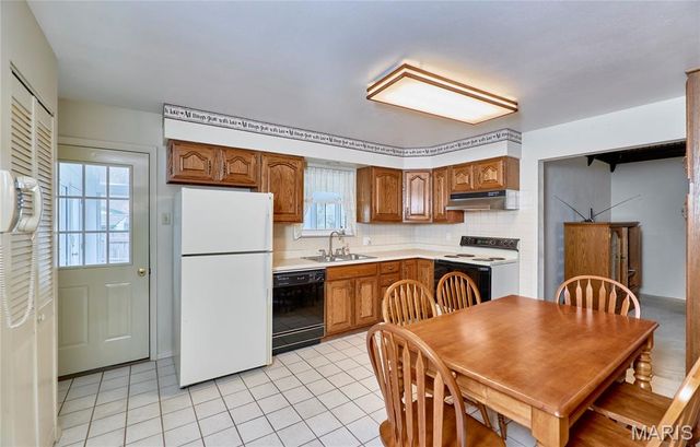 615 Central Parkway, Florissant, MO 63031