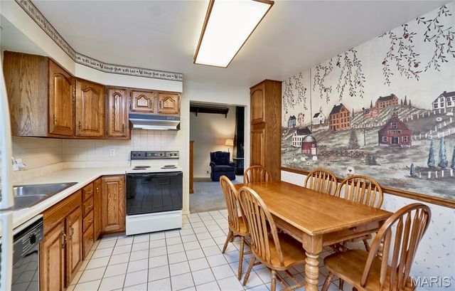 615 Central Parkway, Florissant, MO 63031