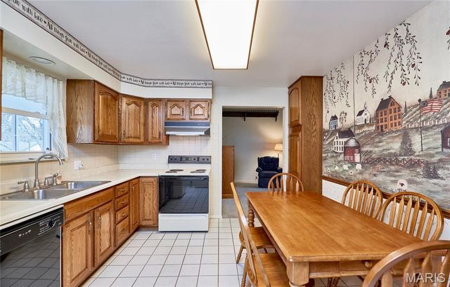 615 Central Parkway, Florissant, MO 63031