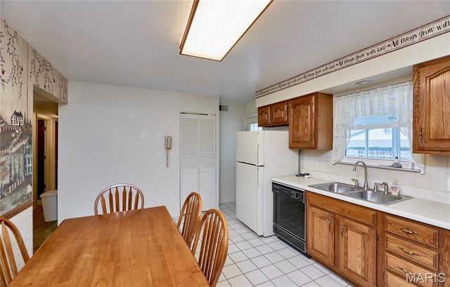 615 Central Parkway, Florissant, MO 63031