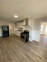 100 Harold Street 2R, Providence, RI 02908