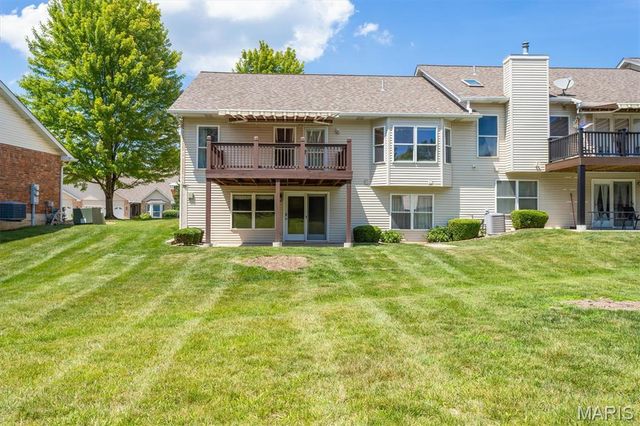 6 Country Bluff Court, St Charles, MO 63301