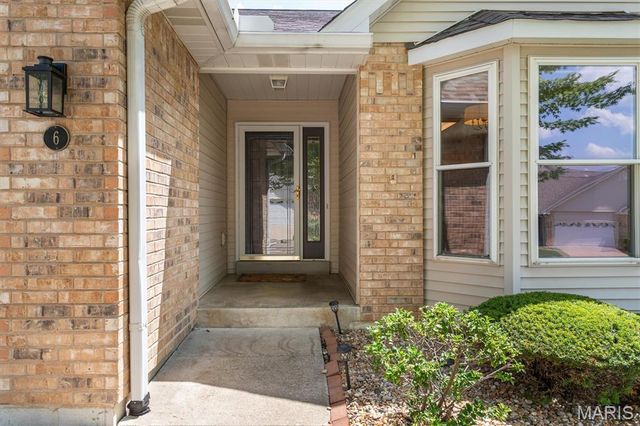 6 Country Bluff Court, St Charles, MO 63301